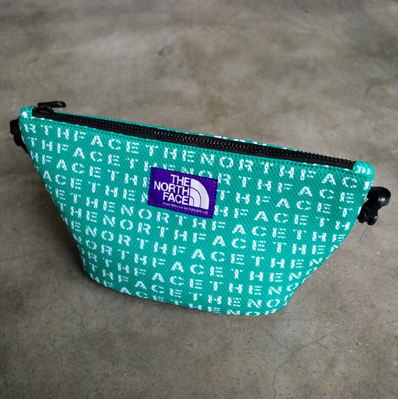 Logo Print Mesh Pouch M KELLY GREEN