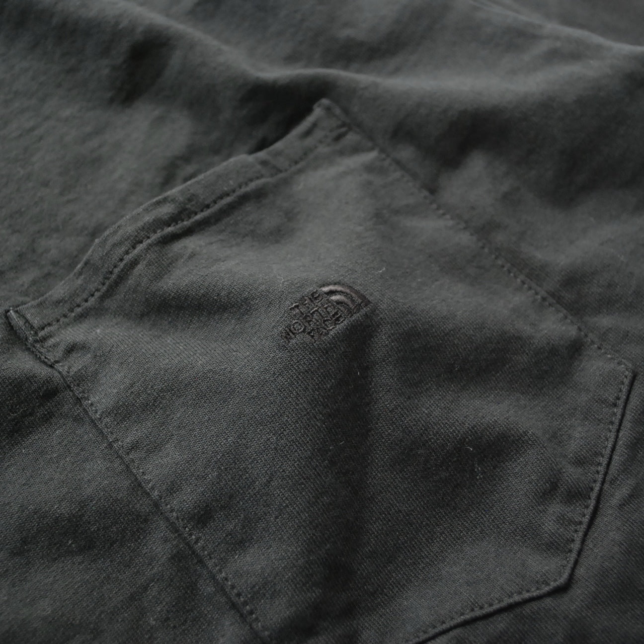 7oz L/S POCKET T BLACK