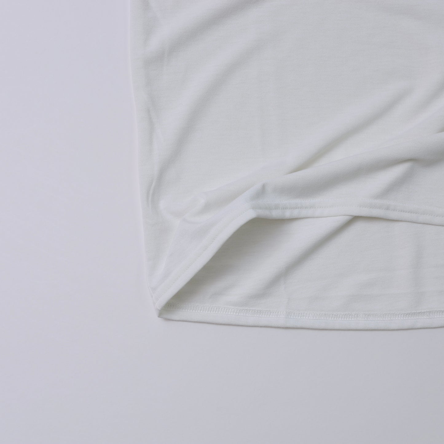 WAGON EMBROIDERY TEE - WHITE