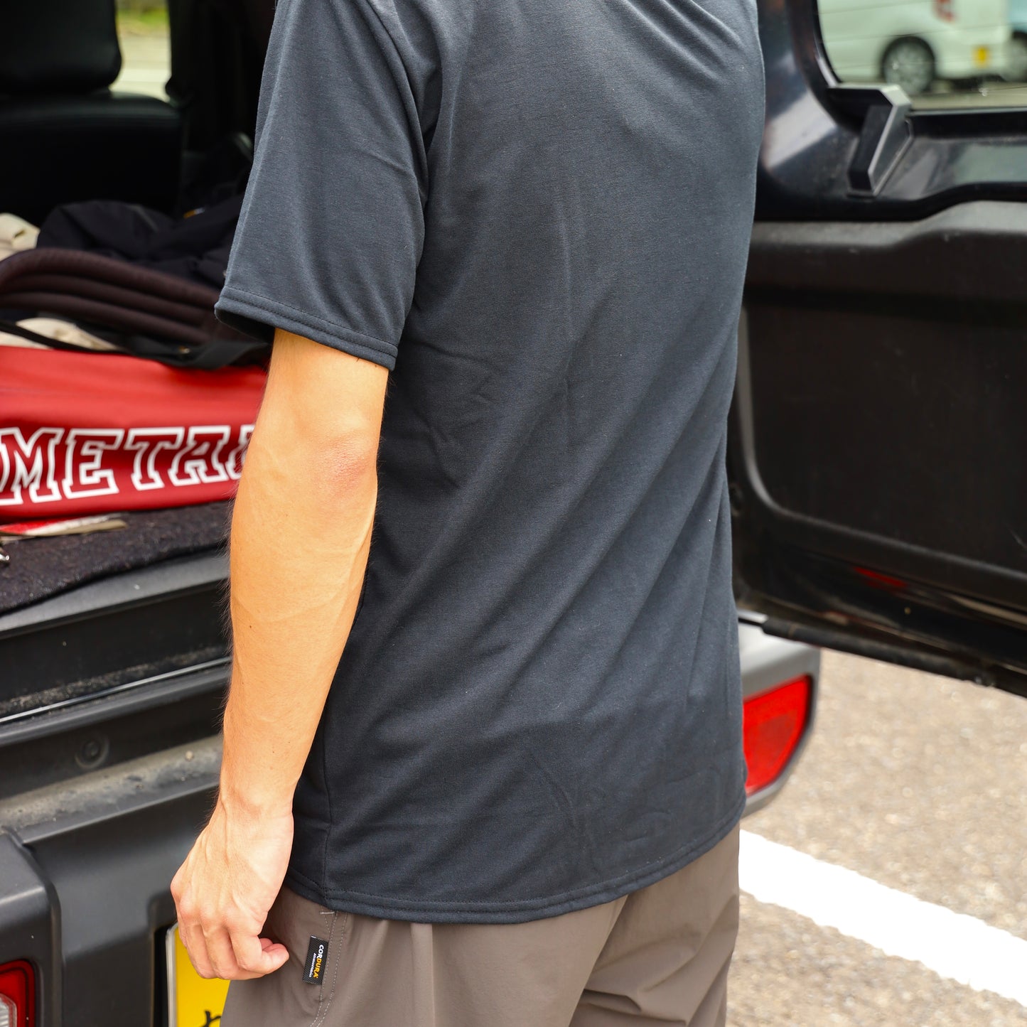 WAGON EMBROIDERY TEE - BLACK