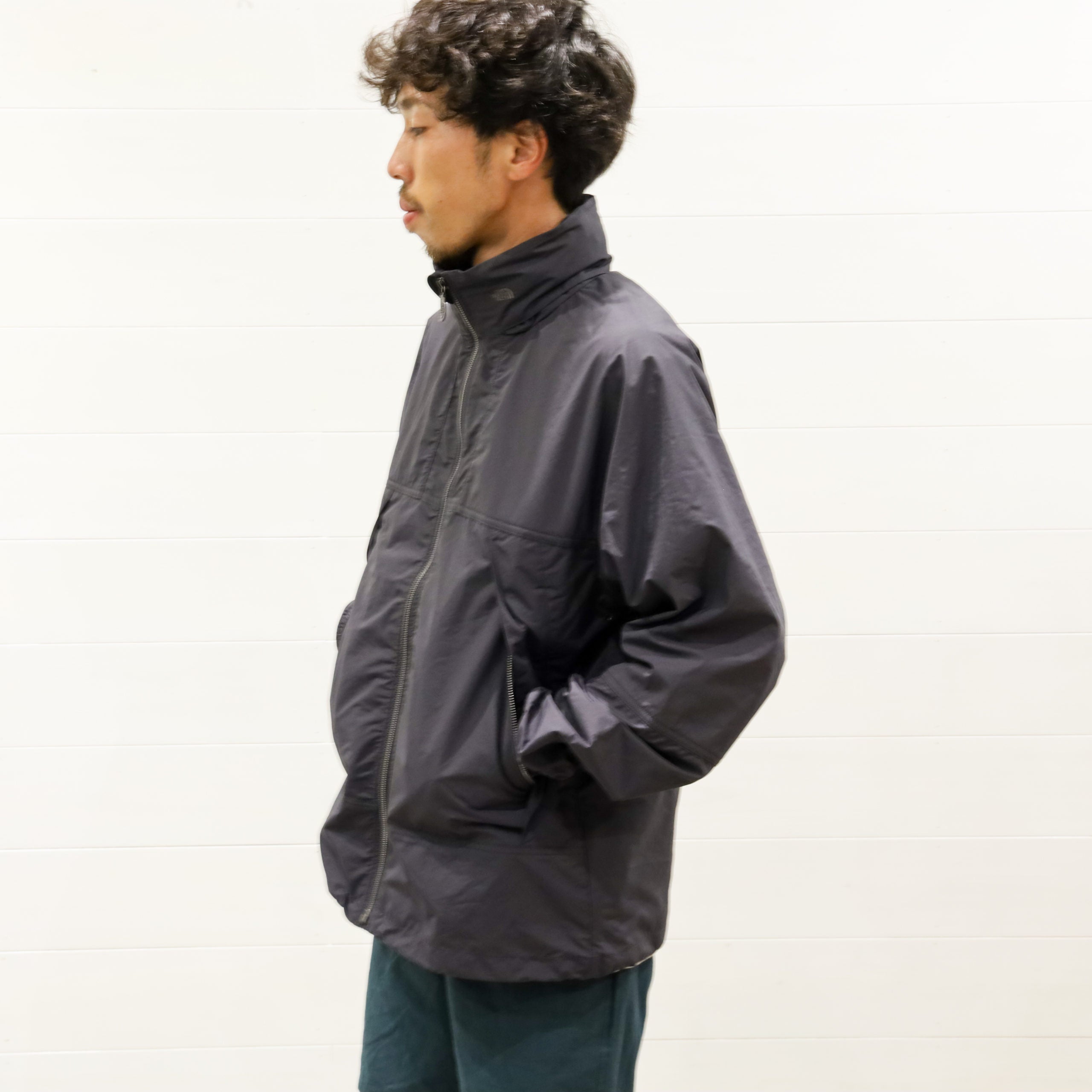 国内外の人気集結！ 新品未使用品Mountain - Wind Jacket Mountain